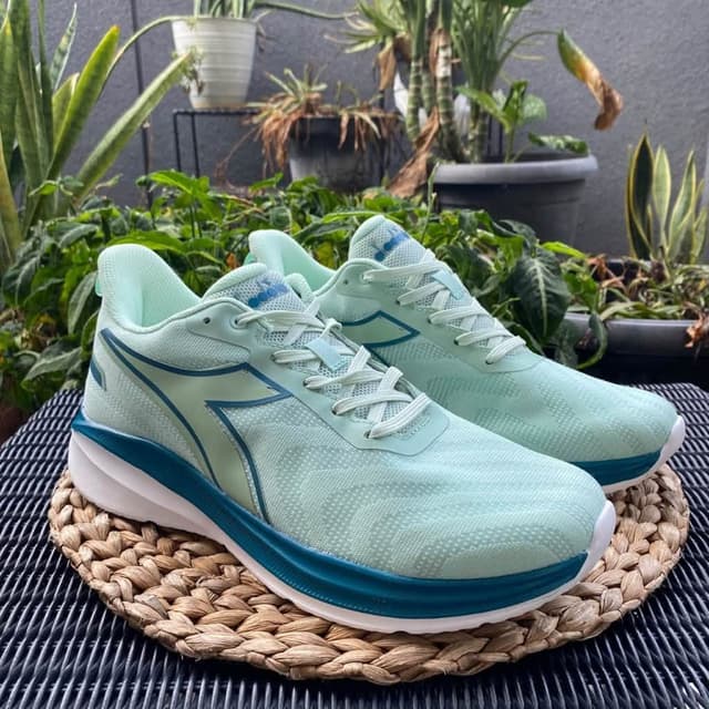DIADORA Pacer