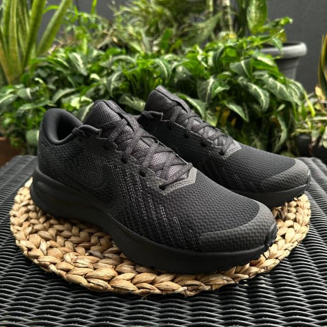 NIKE Run Defy HM9594