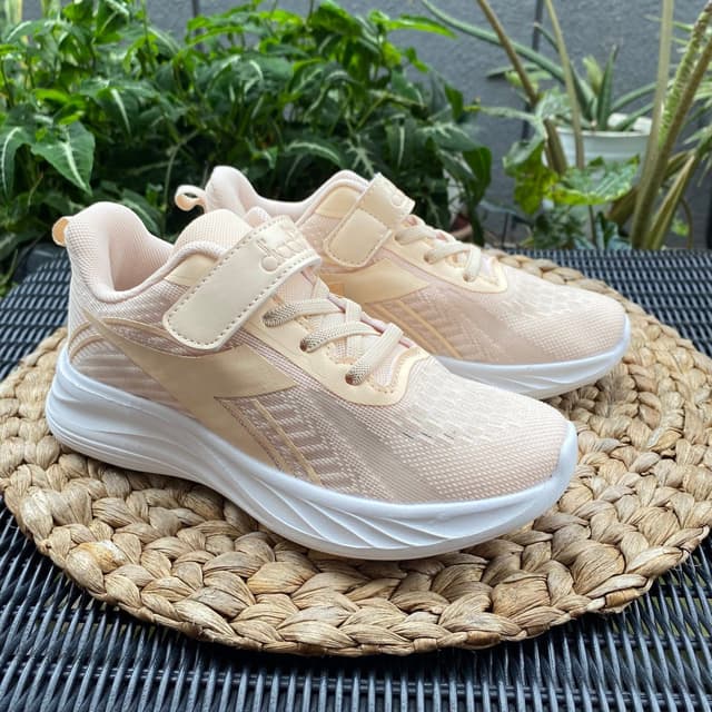DIADORA Mercy