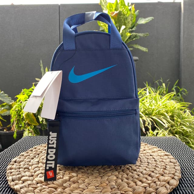 NIKE 2937