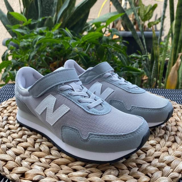 NEW BALANCE PV323GR