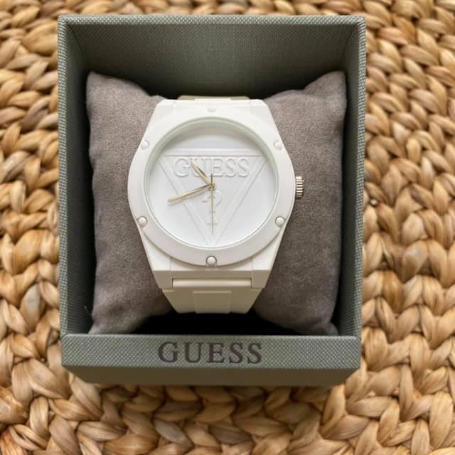 GUESS GWW0979L1