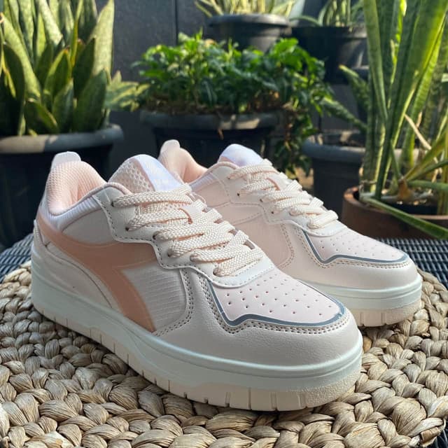 DIADORA Pegio