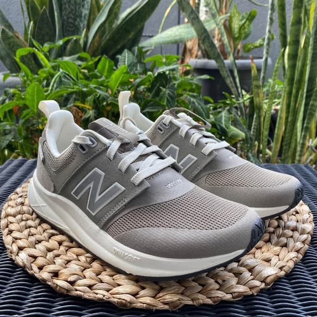 NEW BALANCE UA900DC2