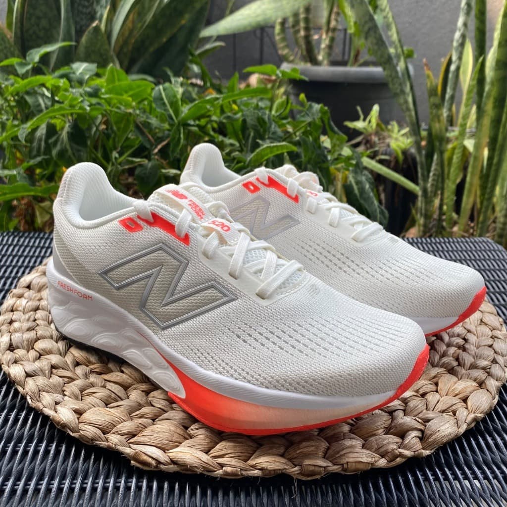 NEW BALANCE W520CA9