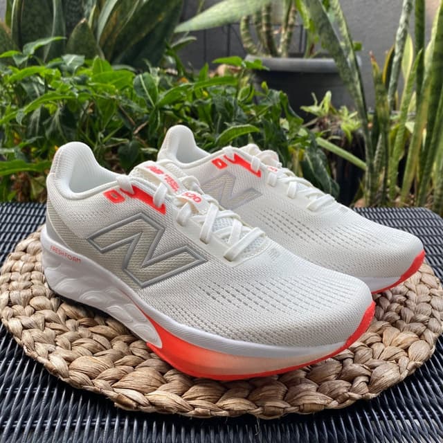 NEW BALANCE W520CA9